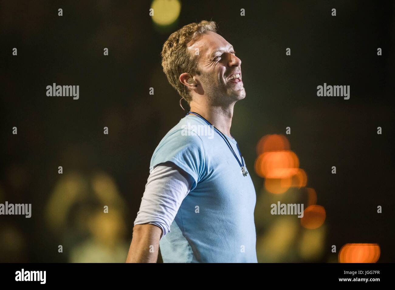 Hambourg, Allemagne. 6 juillet, 2017. Chris Martin joue avec Herbert Groenemeyer au Festival citoyen 2017 à Barclaycard Arena de Hambourg, Allemagne. Dpa : Crédit photo alliance/Alamy Live News Banque D'Images