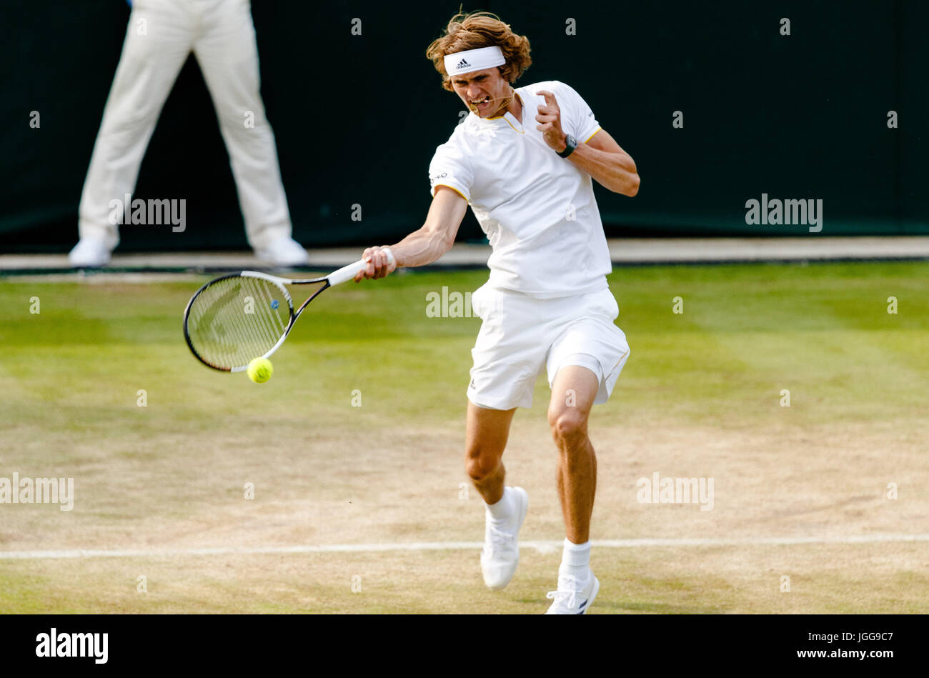 Londres, Royaume-Uni, le 6 juillet 2017 : Le joueur de tennis allemand Alexander Zverev en action au cours de la Tennis de Wimbledon 2017 au All England Lawn Tennis et croquet Club à Londres. Crédit : Frank Molter/Alamy Live News Banque D'Images