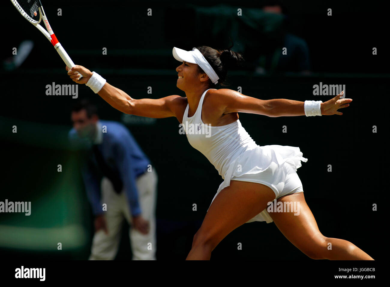 Londres, Royaume-Uni. 07Th Juillet, 2017. Londres, 7 juillet, 2017 - Heather Watson de Grande-bretagne en action contre Victoria Azarenka du Bélarus au cours de l'action du troisième cycle sur le Court Central de Wimbledon. Crédit : Adam Stoltman/Alamy Live News Banque D'Images
