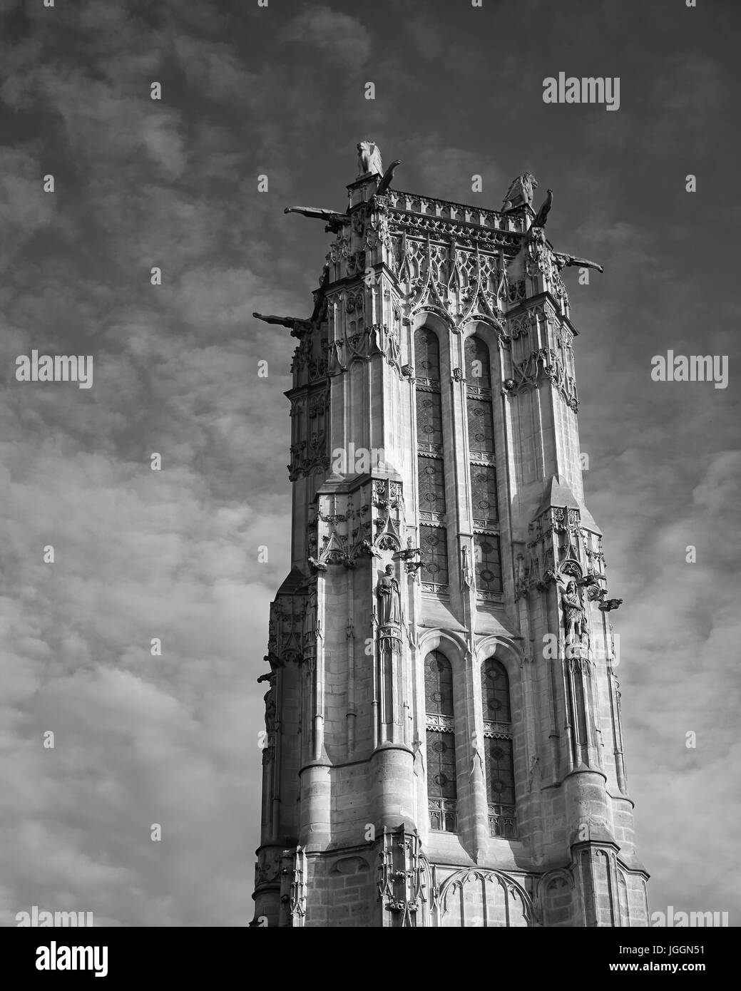 La Tour Saint-Jacques est tout ce qui reste de l'église de St-Jacques-de-la-Boucherie. C'était un point de départ traditionnel pour le Camino de Santiago Banque D'Images