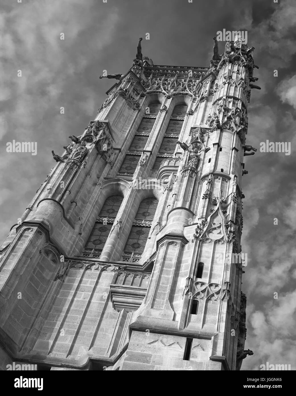 La Tour Saint-Jacques est tout ce qui reste de l'église de St-Jacques-de-la-Boucherie. C'était un point de départ traditionnel pour le Camino de Santiago Banque D'Images