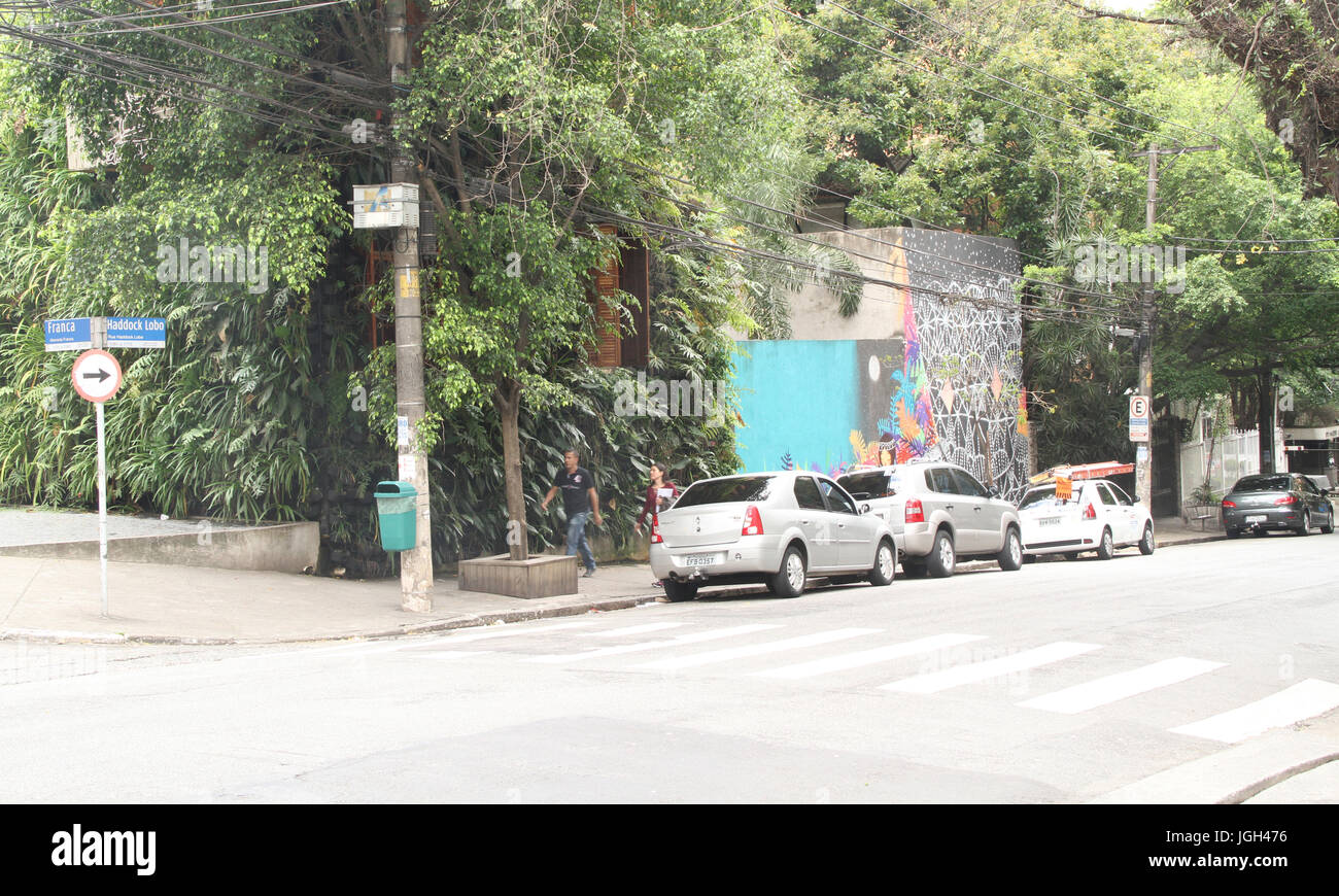 Les gens, les voitures, 2016, Alameda Franca, de l'Aiglefin Lobo Street, Capitale, São Paulo, Brésil Banque D'Images