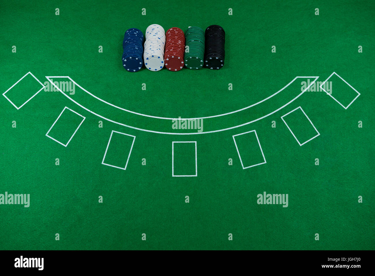 Portrait de jetons sur table de black jack au casino Banque D'Images