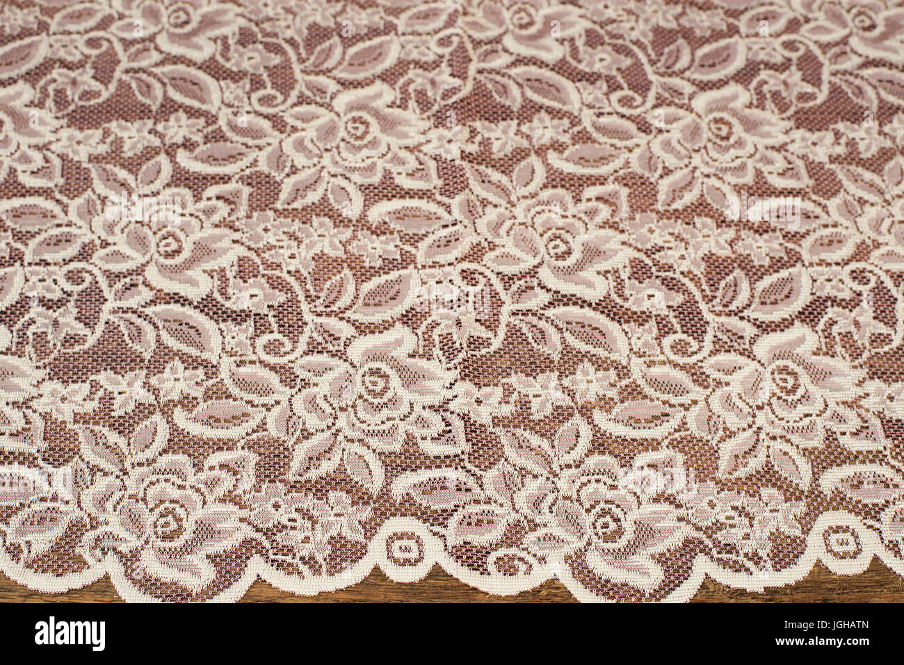 Close up of Beautiful Vintage violet lilas Tulle. Voilages échantillon de tissu. La texture, le contexte, le motif. Concept de mariage. Design d'intérieur. Lace T Banque D'Images