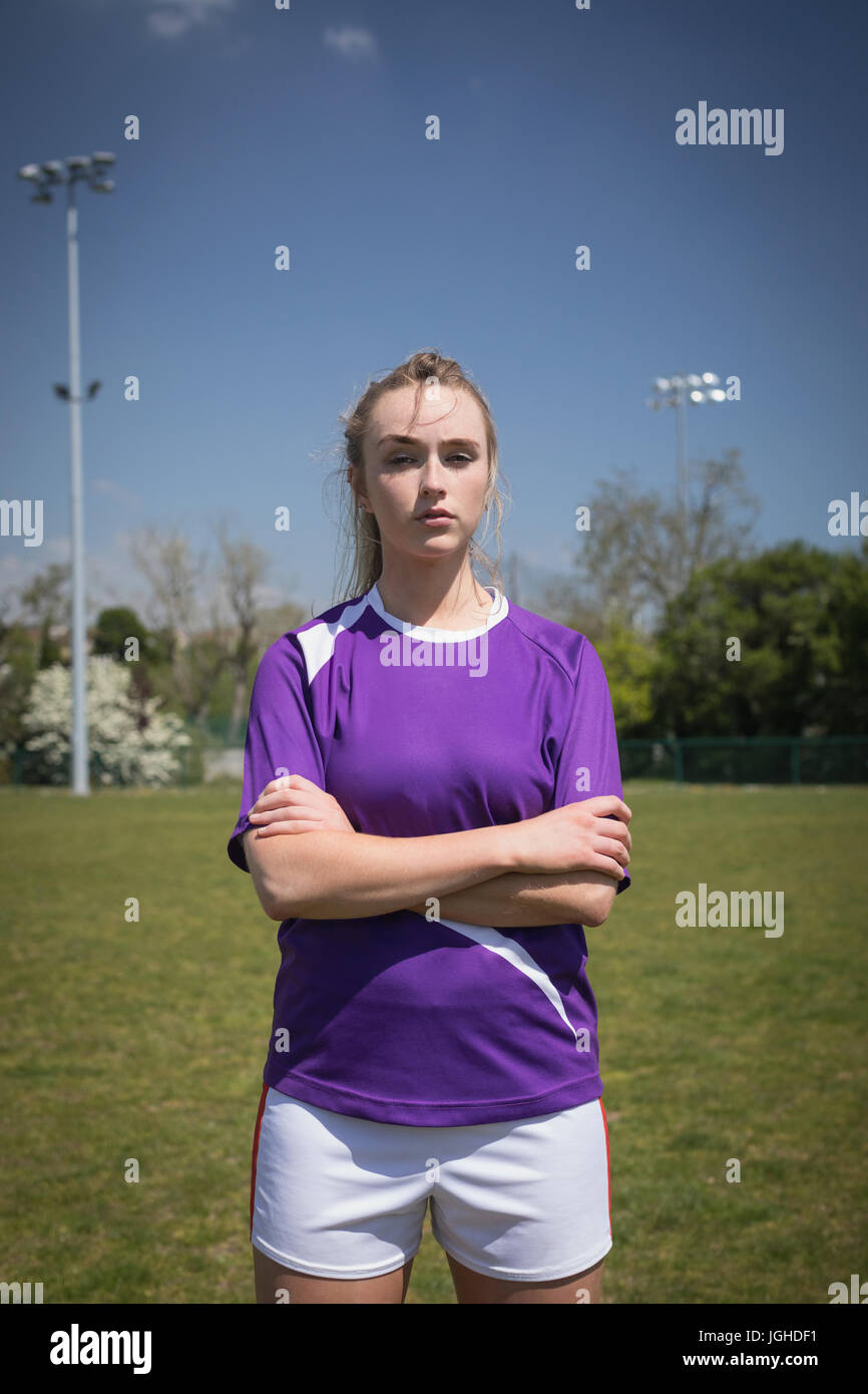 Portrait of female soccer player standing on field Banque D'Images