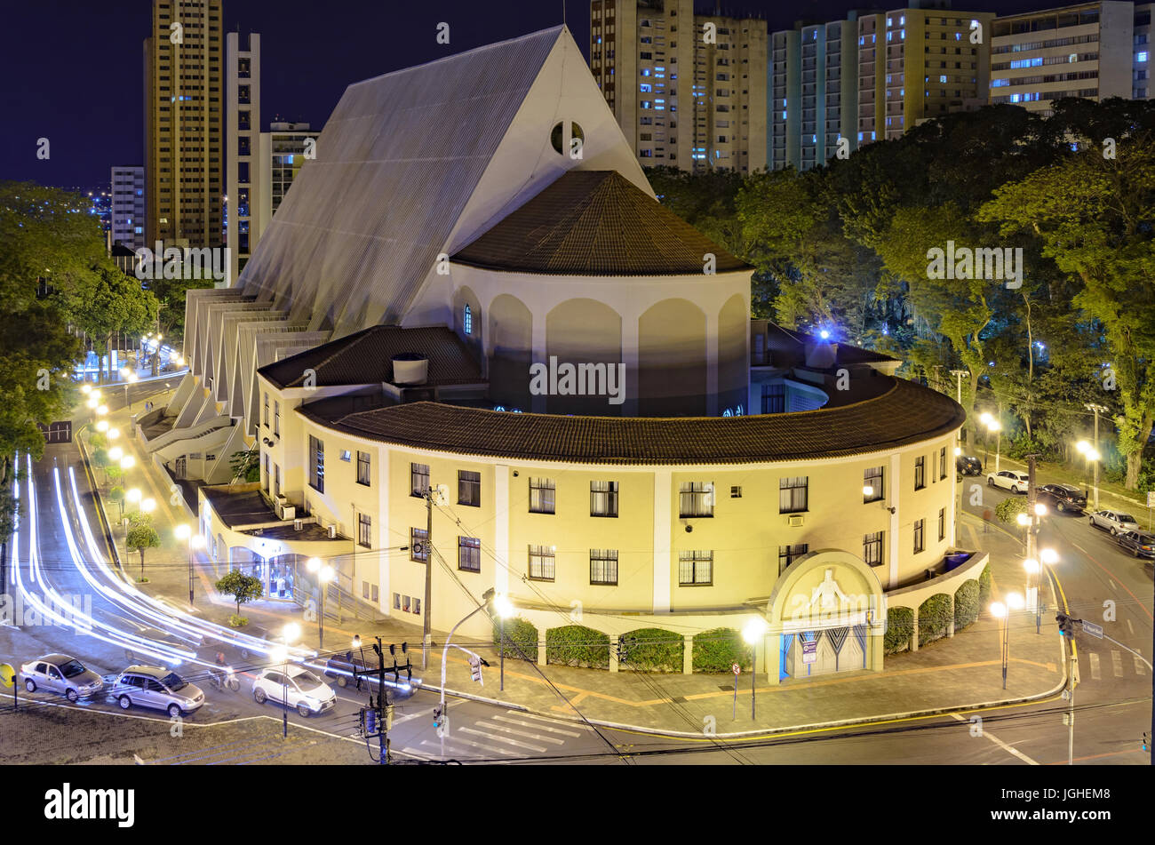 LONDRINA, BRÉSIL - 21 avril 2017 : l'Église le centre-ville de Londrina PR appelé Paroquia Sagrado Coracao de Jesus - Cathédrale métropolitaine de Londrina. Banque D'Images