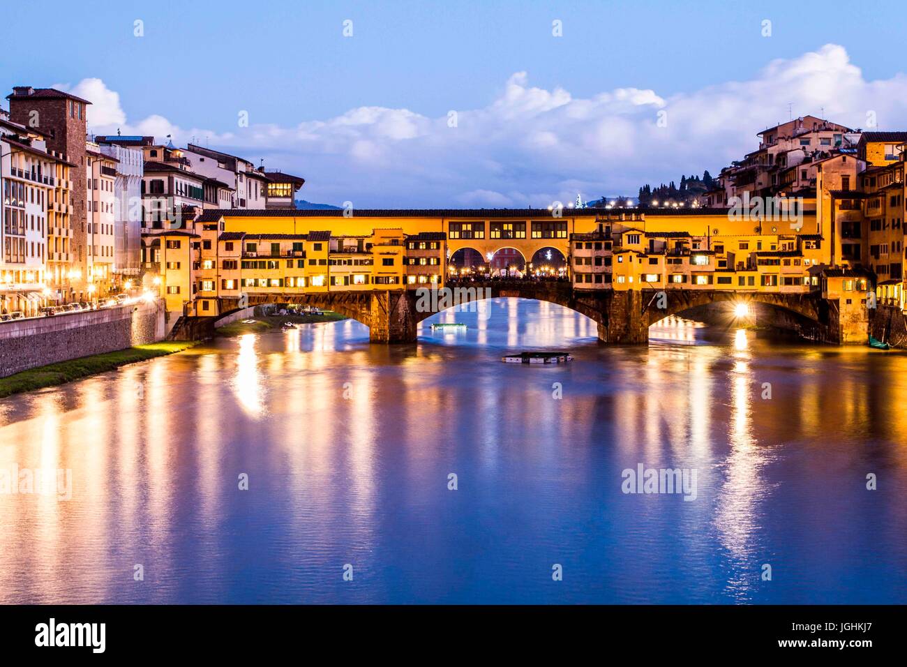 Le Ponte Vecchio (Vieux Pont) au soir. Florence, Province de Florence, en Italie. 16.12.2012 Banque D'Images Le Ponte Vecchio (Vieux Pont) au soir. Florence, Province de Florence, en Italie. 16.12.2012 Banque D'Images