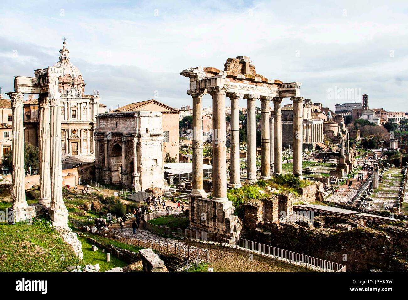 Vue sur le Forum romain avec l'Arc de Septime Sévère (Arco di Settimio Severo). Rome, Province de Rome, Italie. 23.12.2012 Banque D'Images