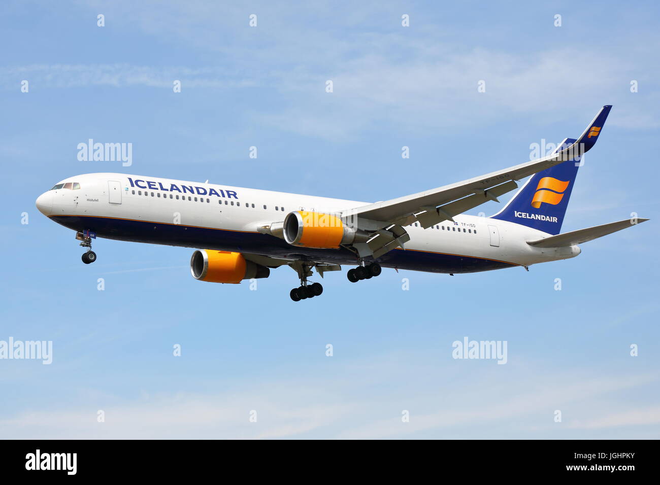 Icelandair Boeing 767-300ER tf-iso près de l'aéroport Heathrow de Londres, UK Banque D'Images