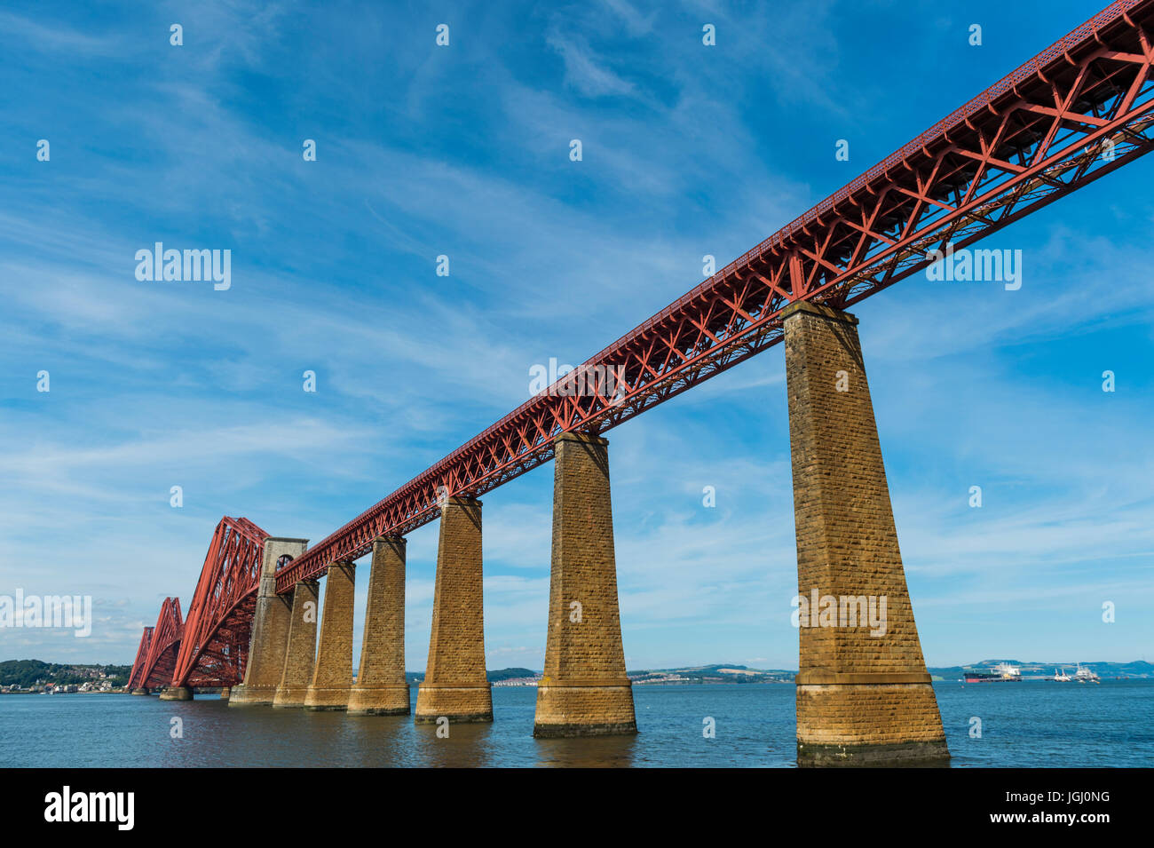 Queensferry, Écosse, Royaume-Uni - 15 août 2016 : Le pont Forth Rail sur le Firth of Forth, South Queensferry. Banque D'Images