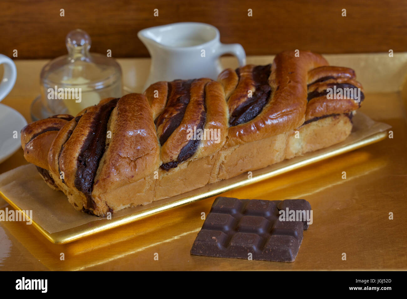 Matin traiter pour pain brioché au chocolat Banque D'Images