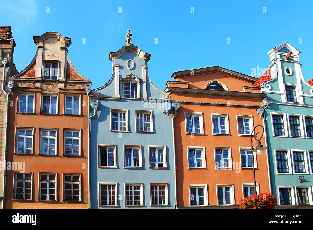 Beaux bâtiments historiques sur la rue Dlugi Targ (marché) au centre-ville de Gdansk, Pologne Banque D'Images