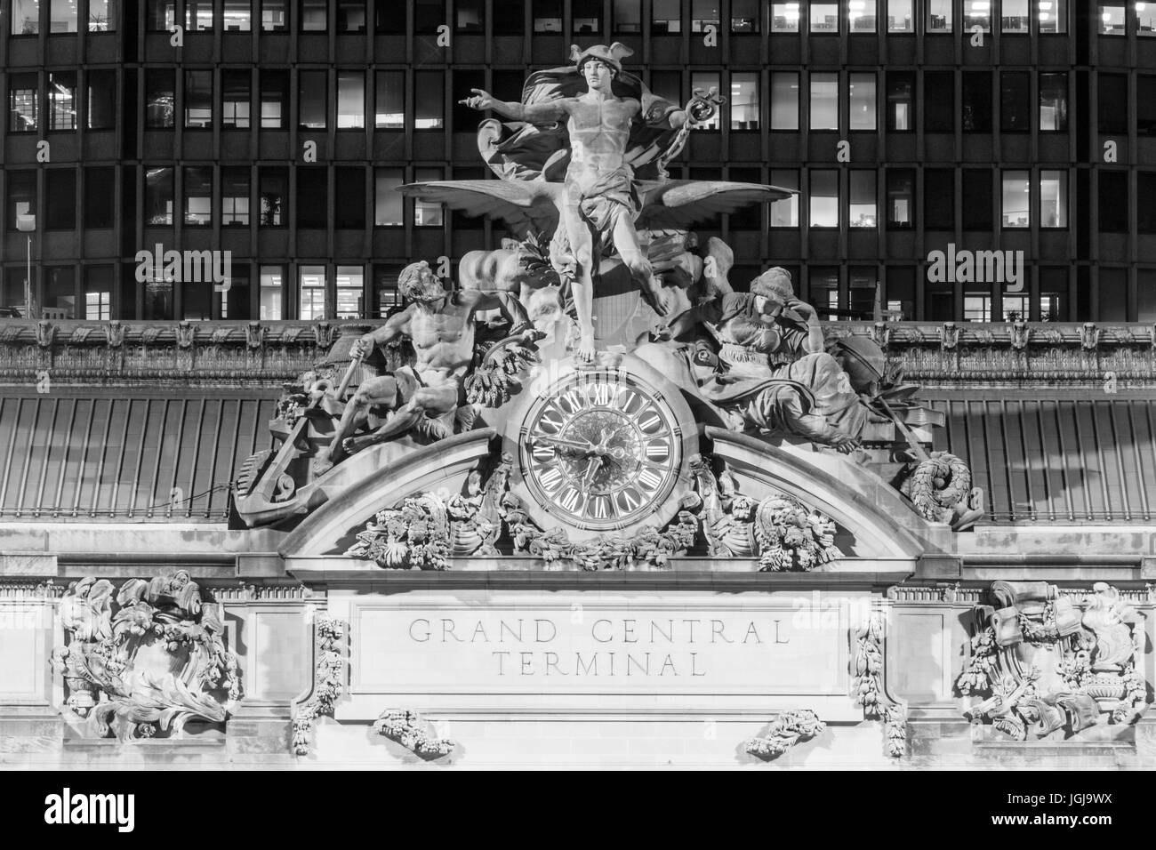 Façade principale de la gare Grand Central Terminal de Manhattan montrant le groupe de sculptures de gloire du commerce Banque D'Images