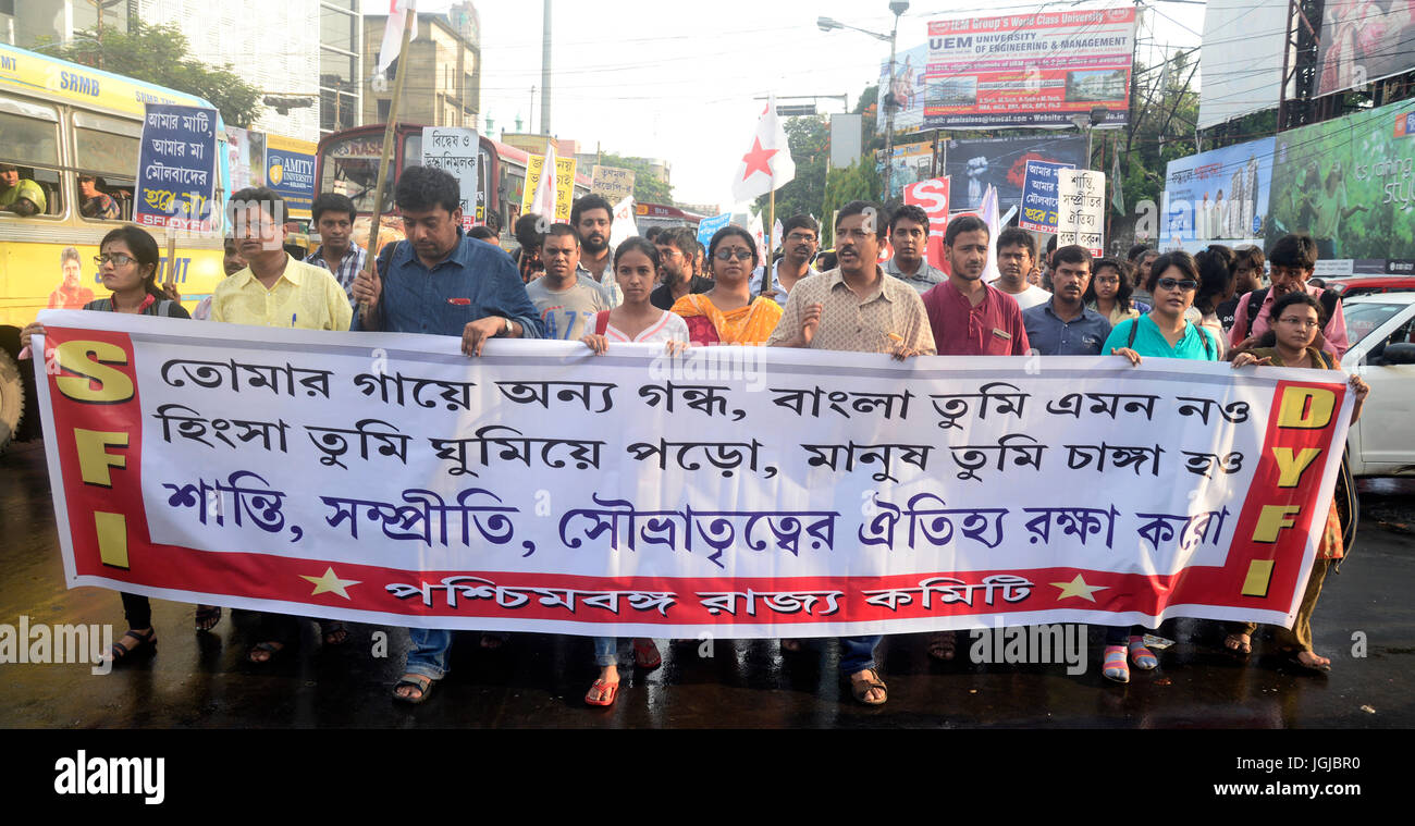 L'activiste de Fédération étudiante de l'Inde (SFI) et de la Jeunesse Démocratique de Russie de l'Inde (DYFI) a organisé un rassemblement de protestation contre les récentes violences intercommunautaires à Baduria. (Photo de Saikat Paul / Pacific Press) Banque D'Images