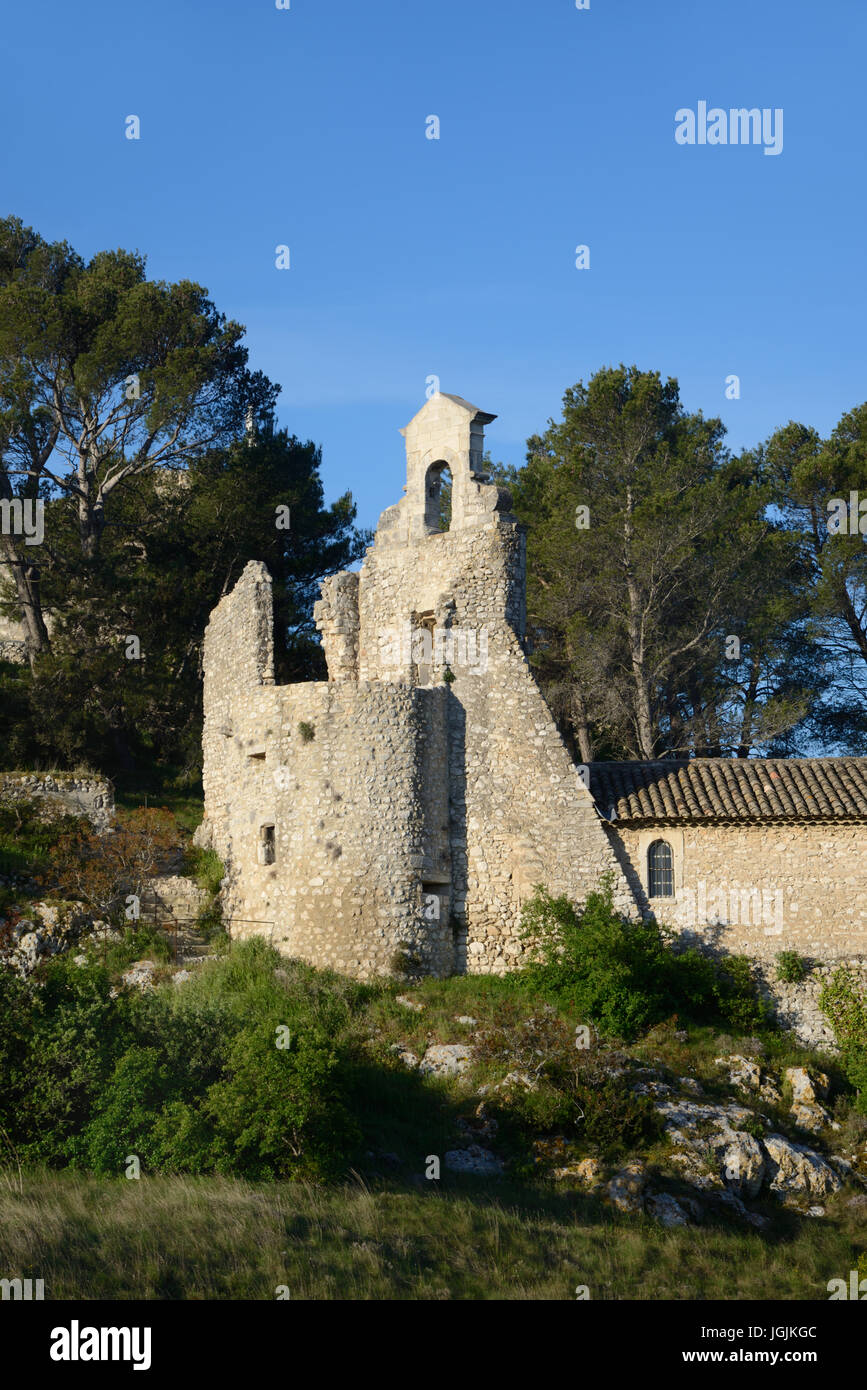 Ruiné Chapelle des Pénitents 17c en partie transformé en Maurice Pezet le Musée de l'histoire locale dans l'ancien village Eygalières Les Alpilles Provence Banque D'Images