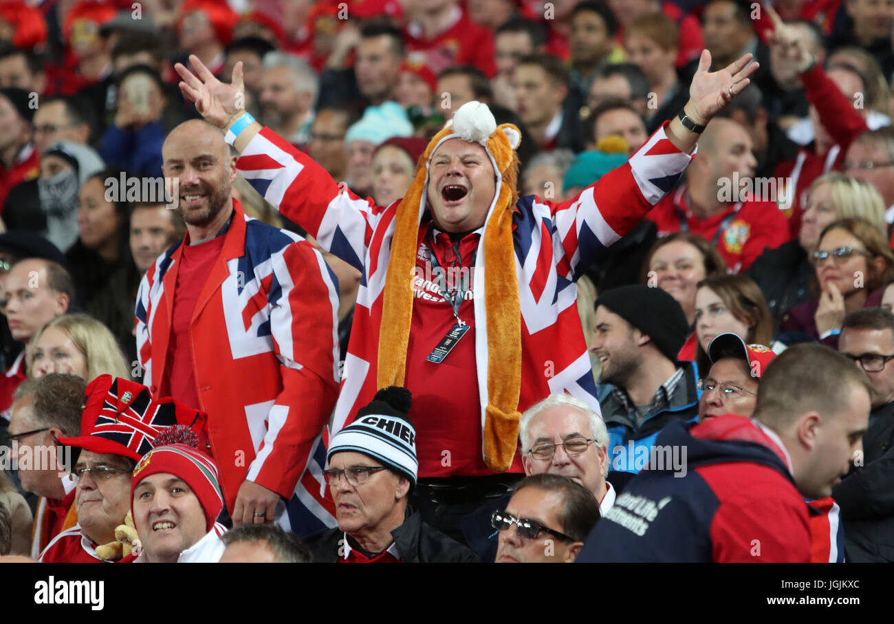 Fans des Lions britanniques et irlandais au cours du troisième essai 2017 de la tournée des Lions britanniques et irlandais à Eden Park, Auckland. Banque D'Images