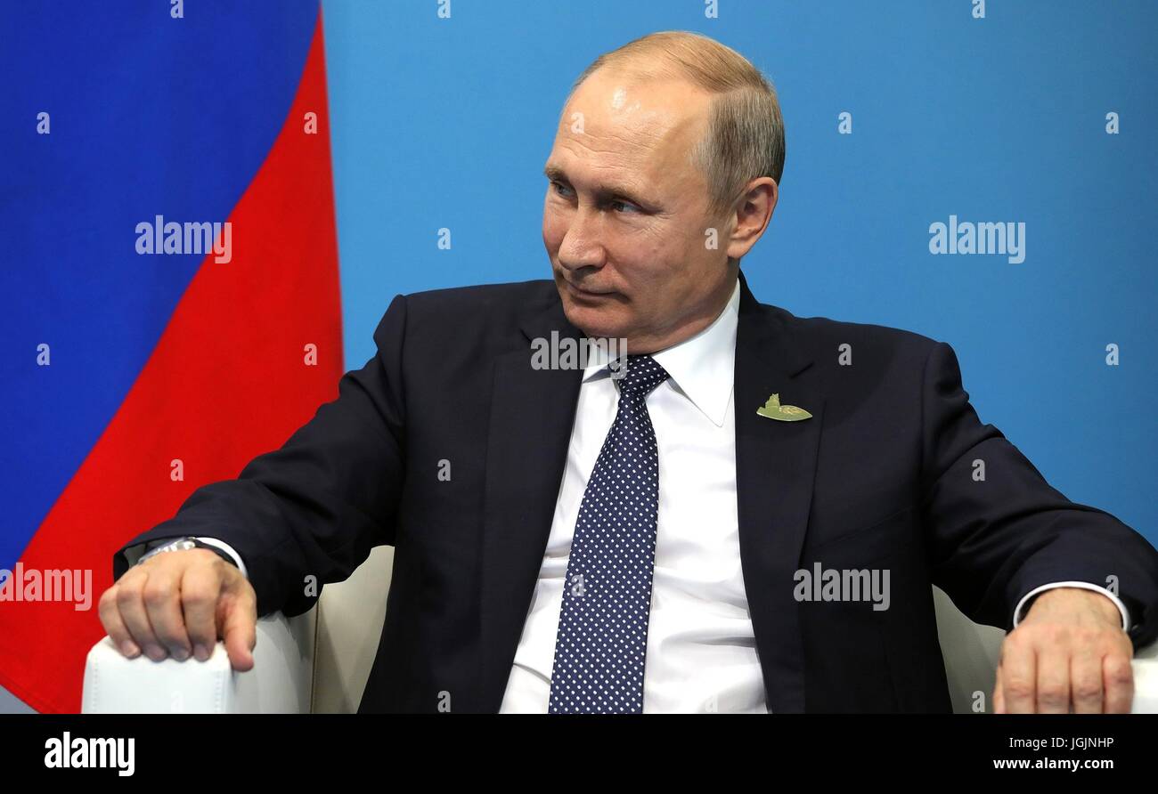 Le président russe Vladimir Poutine au cours de sa réunion bilatérale avec le président sud-coréen Moon Jae-in en marge de la première journée au sommet du G20 le 7 juillet 2017 à Hambourg, Allemagne. Banque D'Images