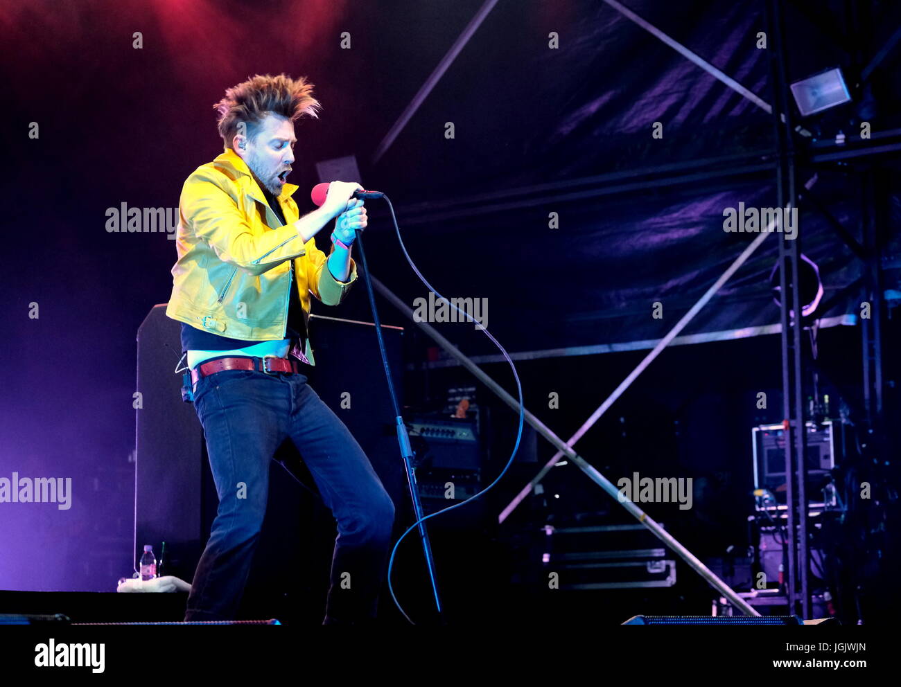Great Tew, Oxfordshire, UK. 7 juillet 2017. Cornbury Festival Jour 1- le groupe britannique Kaiser Chiefs effectuant à Cornbury Festival, Oxfordshire 7 Juillet 2017 : Crédit photographique DFP/Alamy Live News Banque D'Images
