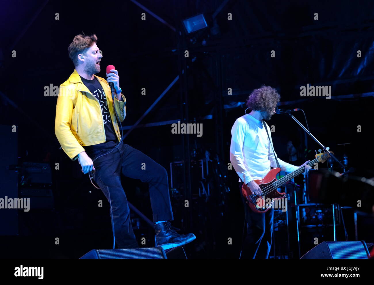 Great Tew, Oxfordshire, UK. 7 juillet 2017. Cornbury Festival Jour 1- le groupe britannique Kaiser Chiefs effectuant à Cornbury Festival, Oxfordshire 7 Juillet 2017 : Crédit photographique DFP/Alamy Live News Banque D'Images