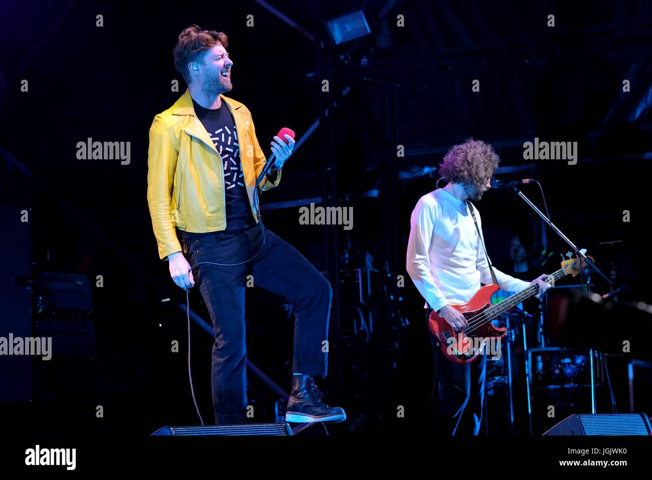Great Tew, Oxfordshire, UK. 7 juillet 2017. Cornbury Festival Jour 1- le groupe britannique Kaiser Chiefs effectuant à Cornbury Festival, Oxfordshire 7 Juillet 2017 : Crédit photographique DFP/Alamy Live News Banque D'Images