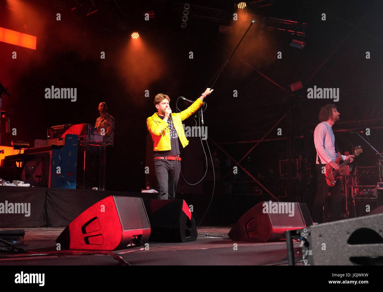 Great Tew, Oxfordshire, UK. 7 juillet 2017. Cornbury Festival Jour 1- le groupe britannique Kaiser Chiefs effectuant à Cornbury Festival, Oxfordshire 7 Juillet 2017 : Crédit photographique DFP/Alamy Live News Banque D'Images