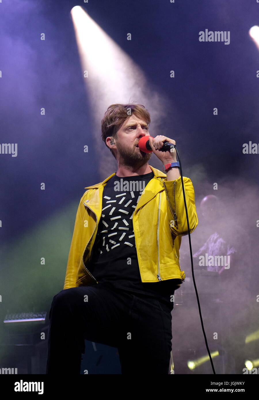 Great Tew, Oxfordshire, UK. 7 juillet 2017. Cornbury Festival Jour 1- le groupe britannique Kaiser Chiefs effectuant à Cornbury Festival, Oxfordshire 7 Juillet 2017 : Crédit photographique DFP/Alamy Live News Banque D'Images