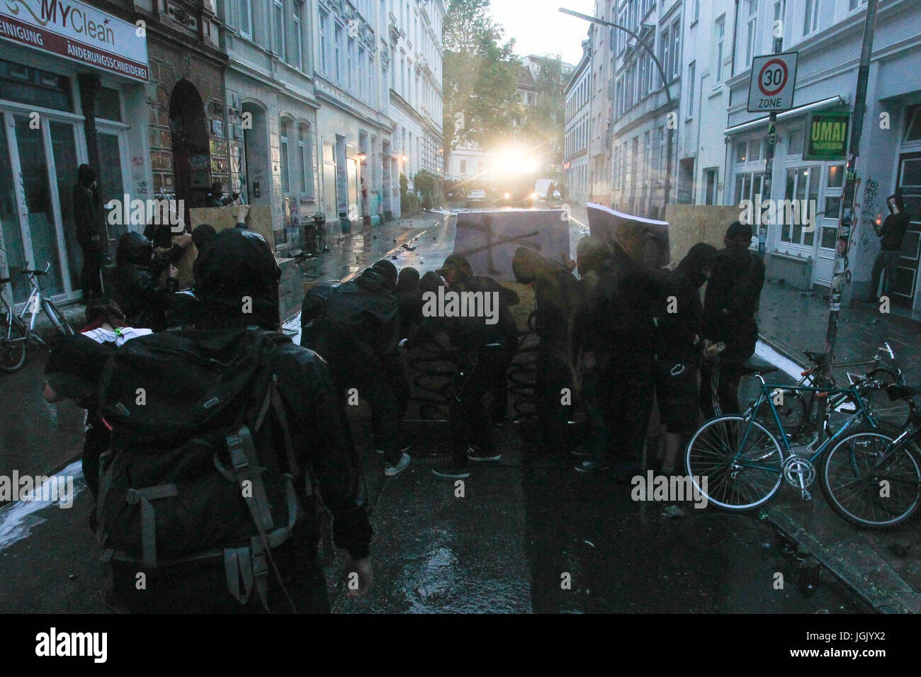 Hambourg, Allemagne. 07Th Juillet, 2017. manifestation contre le sommet du G20 le 7 juillet 2017 à Hambourg, Allemagne. Les dirigeants du G20 groupe des nations unies arrivent à Hambourg aujourd hui pour les 7 et 8 juillet sommet économique, et les autorités se préparent à grande échelle et les efforts de protestation disruptive. (PHOTO : Douglas/PINGITURO BRÉSIL PHOTO PRESSE) Credit : Brésil Photo Presse/Alamy Live News Banque D'Images