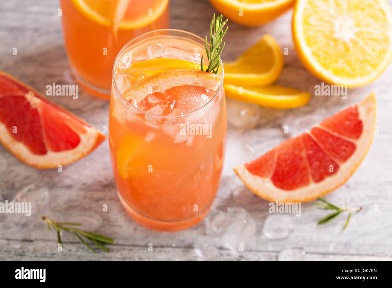 Cocktail d'agrumes avec du pamplemousse et d'orange Banque D'Images