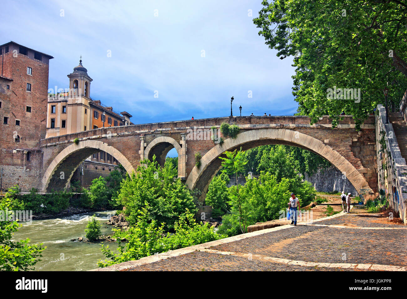 Le Pons Fabricius (Italien : Ponte fabricio Fabricius, qui signifie 'Bridge'') ou Ponte dei Quattro Capi, est le plus ancien pont romain à Rome, Italie Banque D'Images