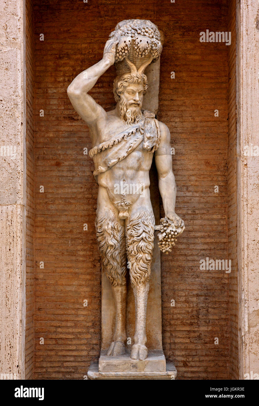 Statue d'un satyre dans une cour du Palazzo Nuovo, Musées du Capitole, Rome, Italie. Banque D'Images