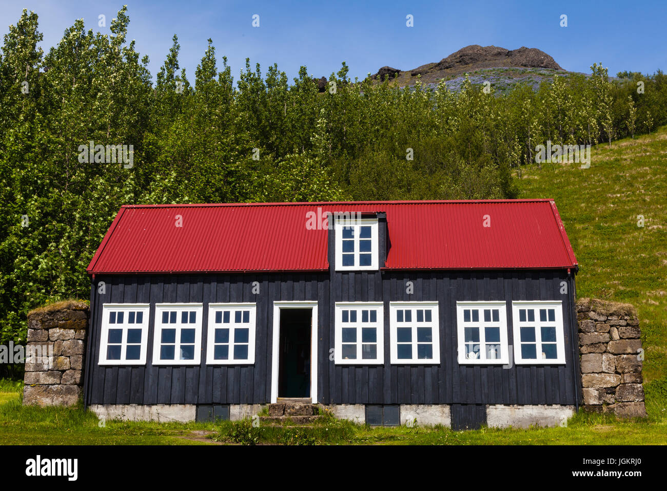 Chambre entièrement construit de bois flotté maintenant à la musée folklorique de Skogar en Islande Banque D'Images
