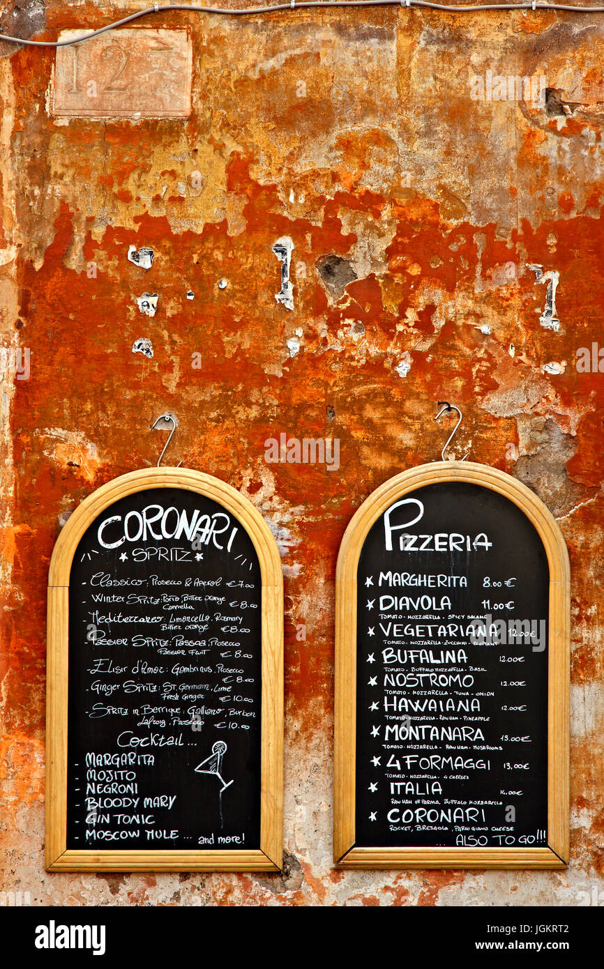 Menu contextuel d'une pizzeria dans le centre historique (centro storico) de Rome, Italie, Banque D'Images