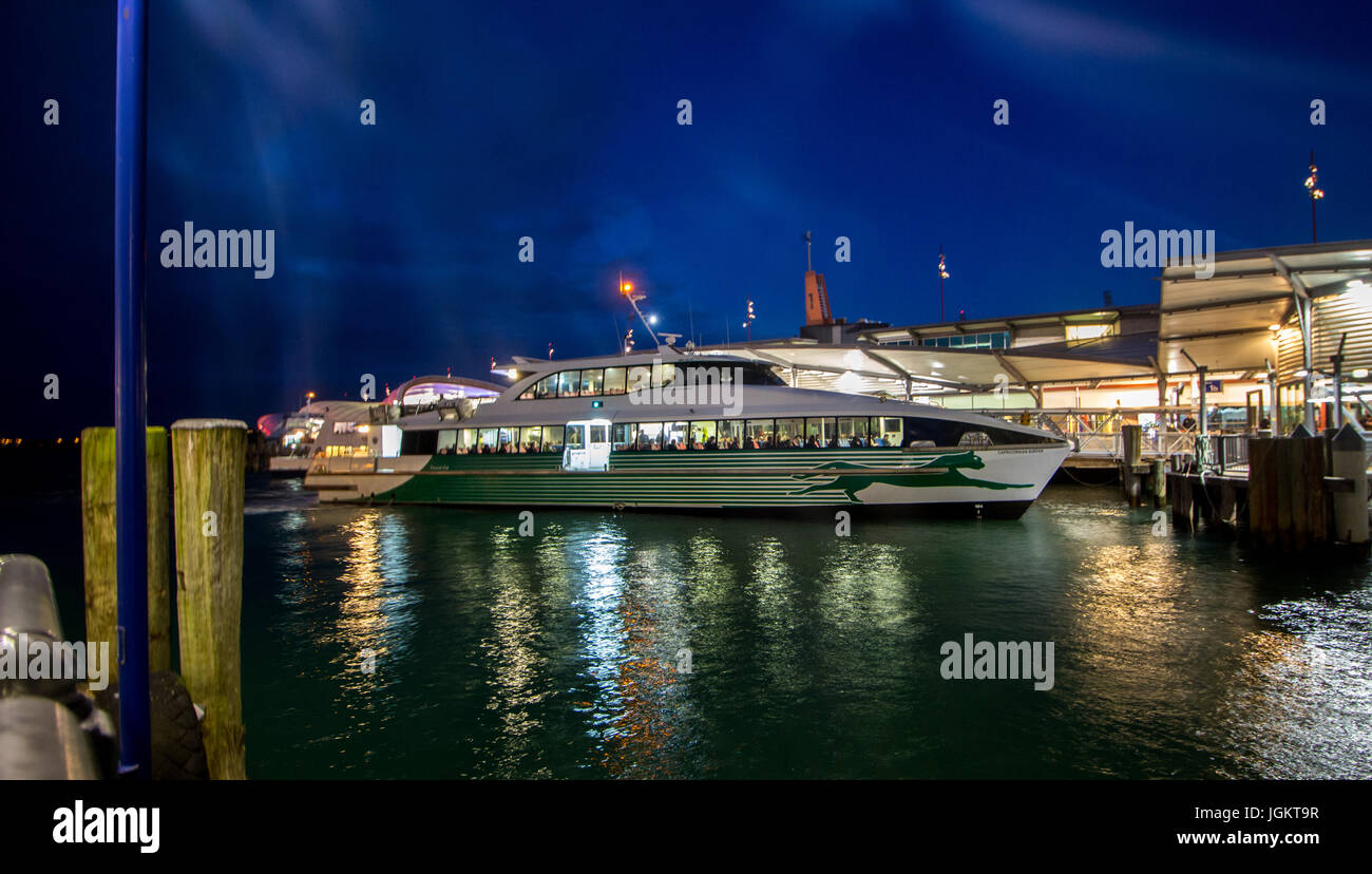 Capricornian Ferry Devonport Fullers Surfer au quai 1 au terminal de ferry d'Auckland Banque D'Images