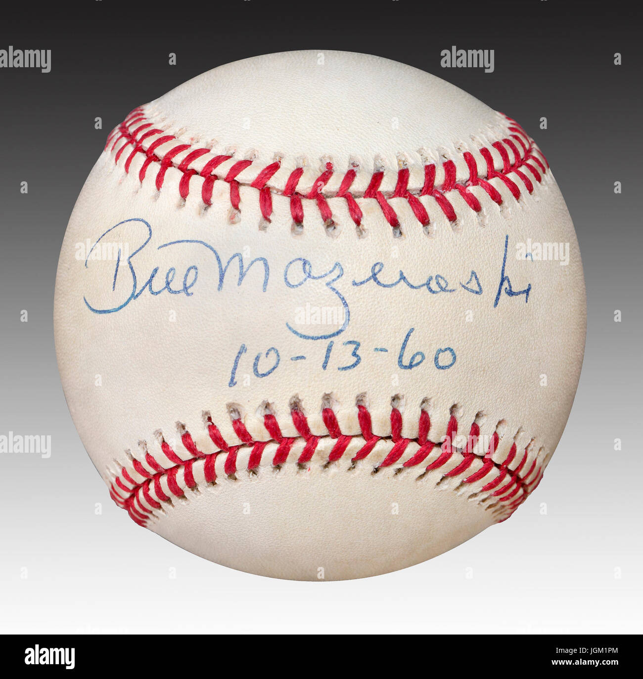 Baseball autographiée par les Pirates de Pittsburgh le deuxième but Bill Mazeroski en date du 10-13-60. Le projet de loi est le seul joueur dans l'histoire de la MLB à frapper une promenade off Page d'accueil Banque D'Images