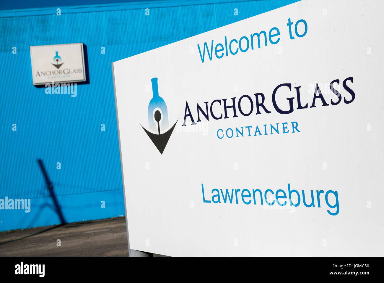 Un logo affiche à l'extérieur d'un établissement occupé par Anchor Glass Container Corporation dans la région de Lawrenceburg, Indiana le 2 juillet 2017. Banque D'Images