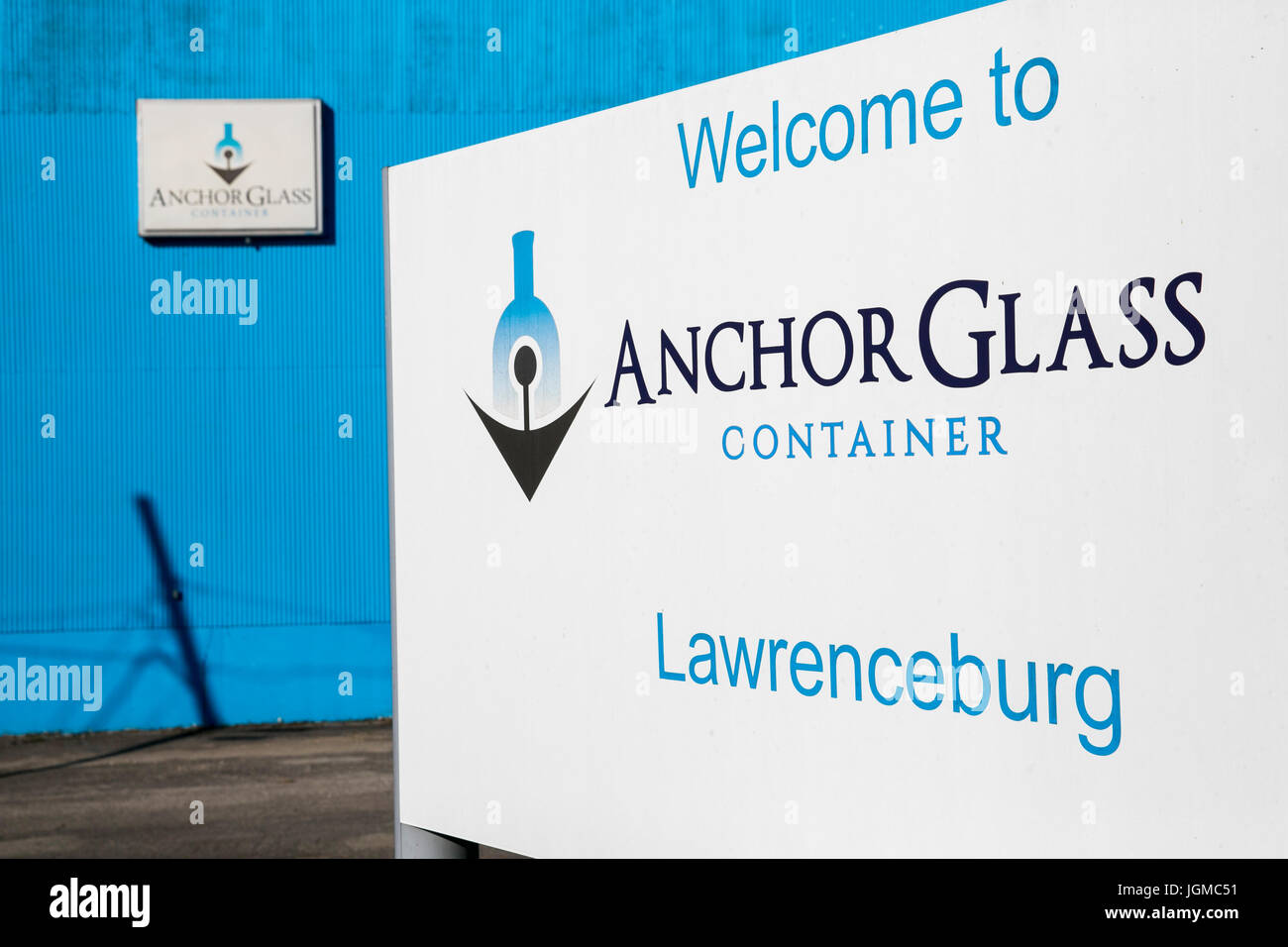 Un logo affiche à l'extérieur d'un établissement occupé par Anchor Glass Container Corporation dans la région de Lawrenceburg, Indiana le 2 juillet 2017. Banque D'Images
