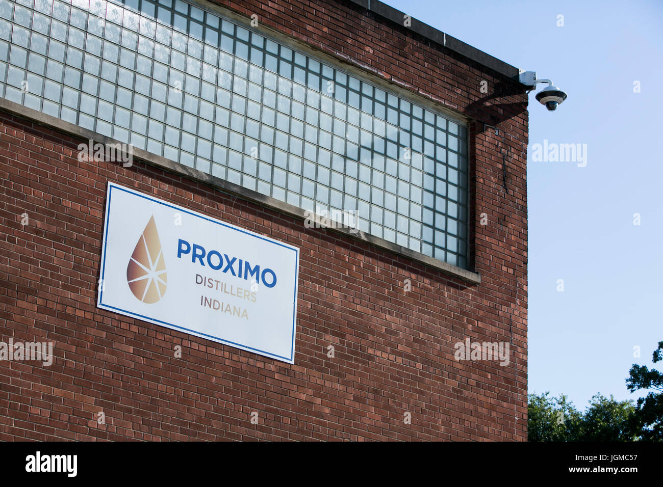 Un logo affiche à l'extérieur d'un établissement occupé par Proximo Spiritueux, Inc., à Lawrenceburg dans l'Indiana, le 2 juillet 2017. Banque D'Images