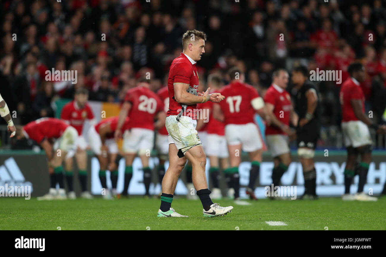 Des Lions britanniques et irlandais Jonathan Davies au coup de sifflet final du troisième test de la 2017 Tournée des Lions britanniques et irlandais à Eden Park, Auckland. Banque D'Images