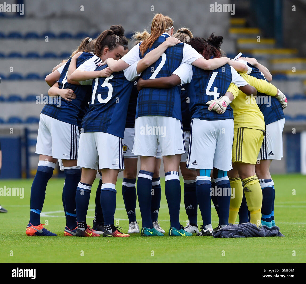 L'équipe d'Écosse se rencontre avant le début du match du défi international à Stark's Park, Kirkcaldy. APPUYEZ SUR ASSOCIATION photo. Date de la photo : vendredi 7 juillet 2017. Voir PA Story FOOTBALL Scotland Women. Le crédit photo devrait se lire comme suit : Ian Rutherford/PA Wire. Banque D'Images