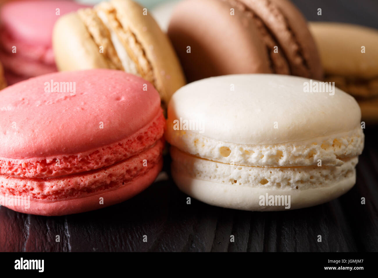 La texture des macarons rose et blanc macro sur la table horizontale Photo  Stock - Alamy