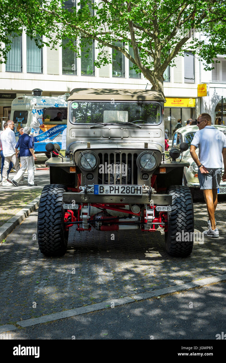 BERLIN - 17 juin 2017 : les véhicules utilitaires légers militaires Willys MB. Les Classic Days Berlin 2017. Banque D'Images