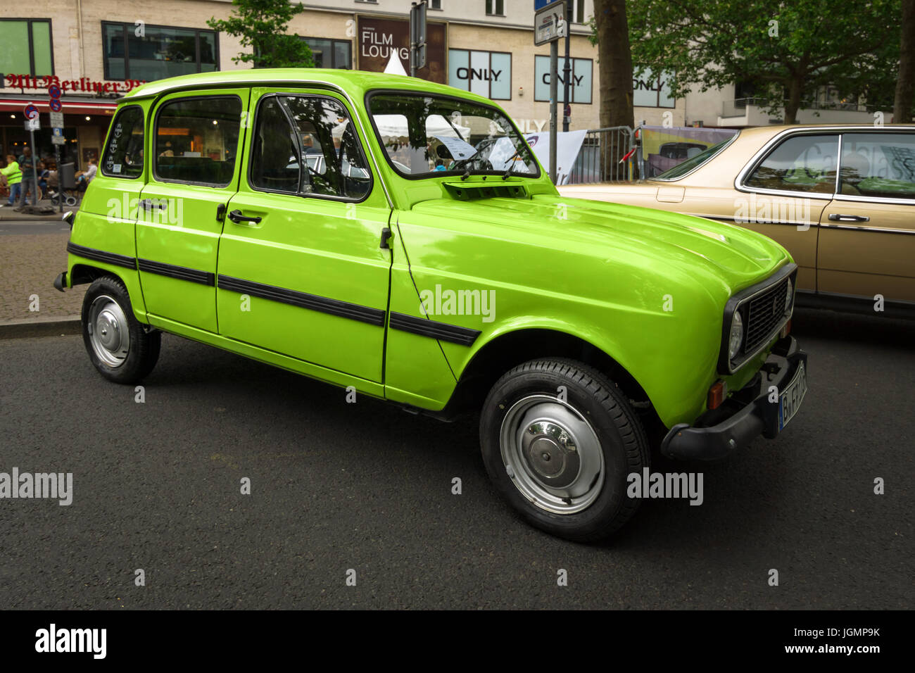 BERLIN - 17 juin 2017 : l'économie de voiture Renault R4 Safari, 1971. Les Classic Days Berlin 2017. Banque D'Images