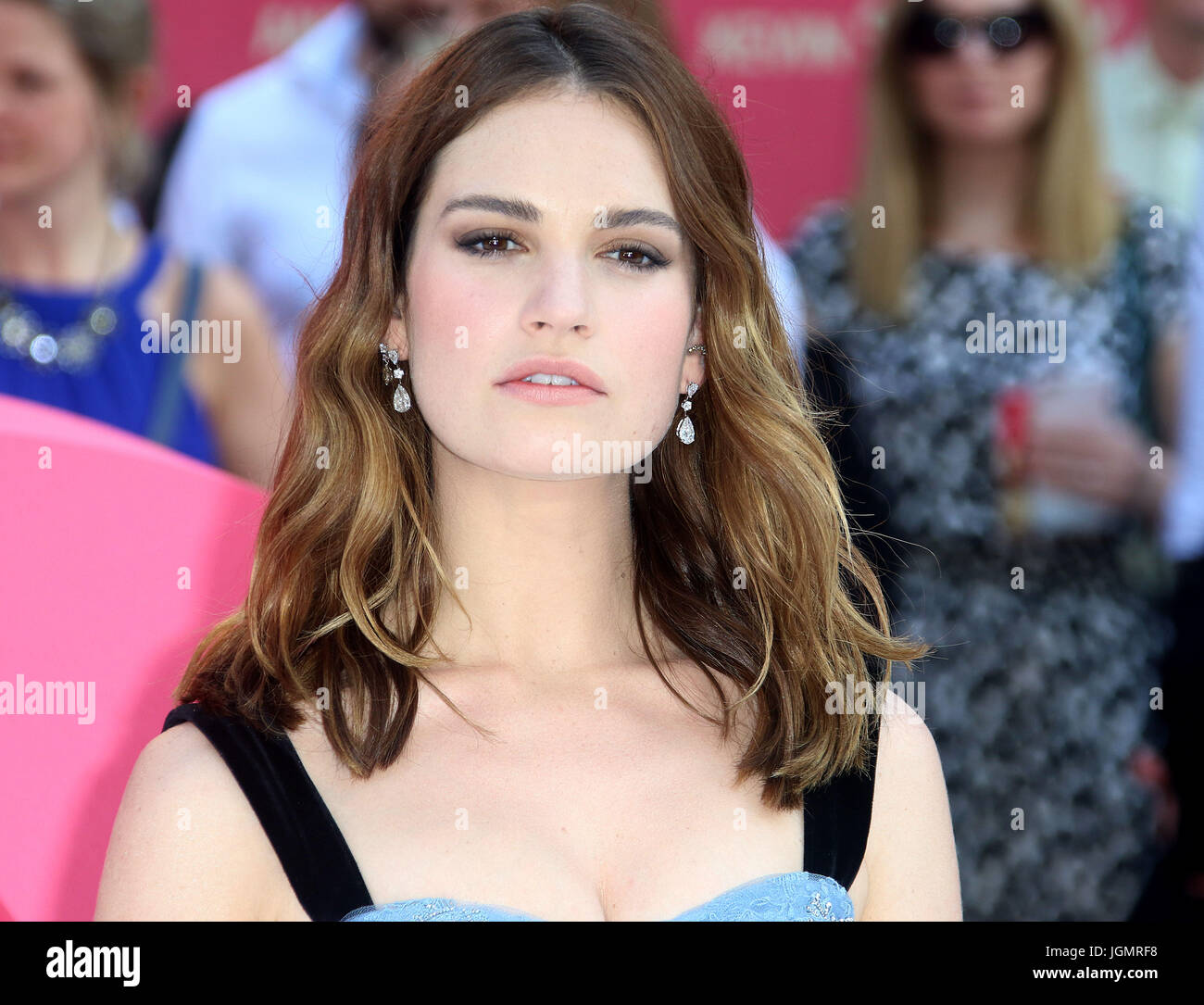 Jun 21, 2017 - Lily James assistant à Conducteur de bébé première européenne, Cineworld Leicester Square à Londres, Angleterre, RU Banque D'Images