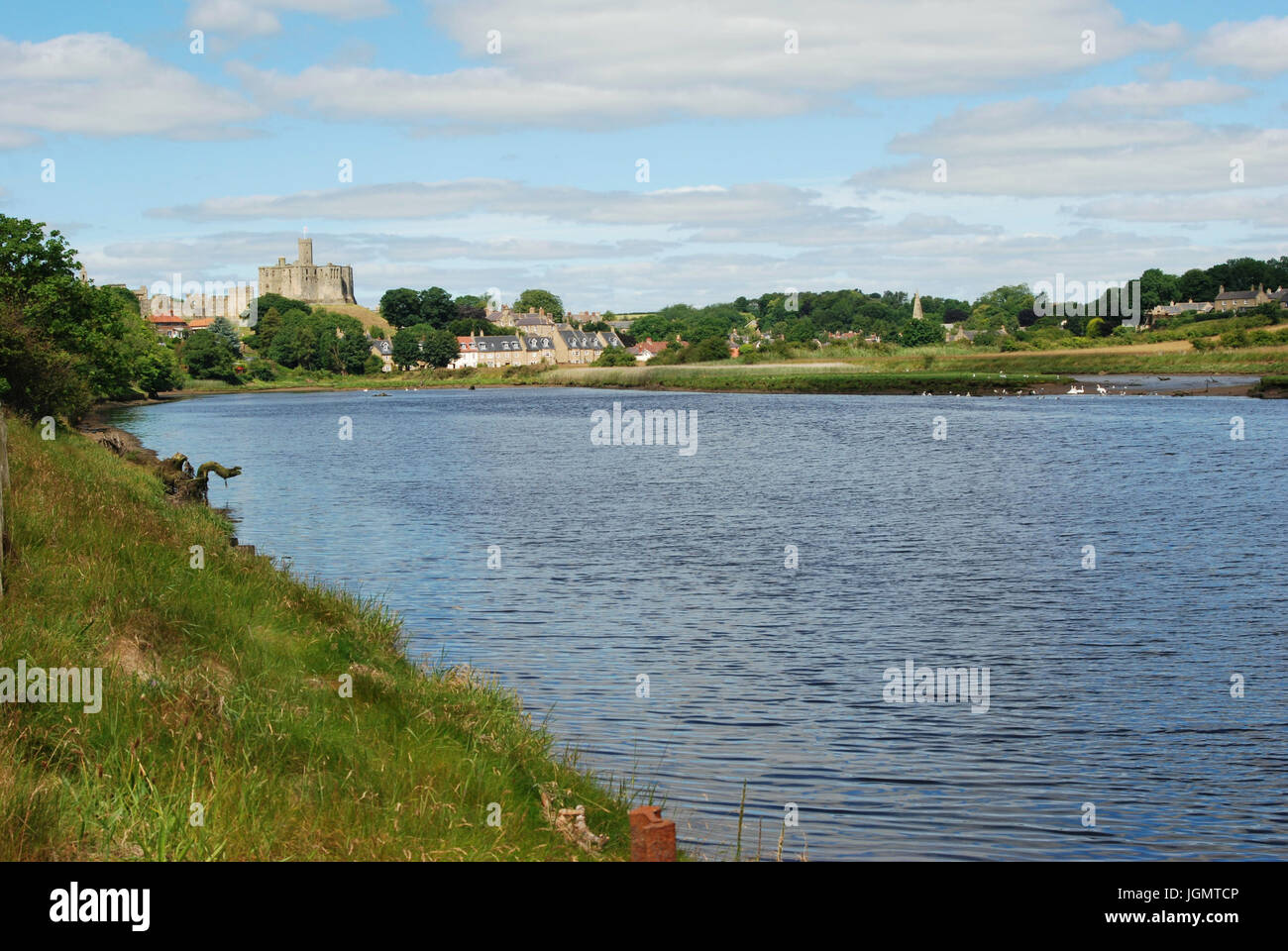 Château de Warkworth et Wark sur la rivière Aln près de Alnwick Banque D'Images