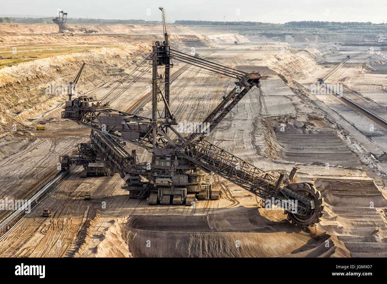 Roue-pelle à benne l'exploitation minière dans une mine à ciel ouvert de  lignite Photo Stock - Alamy