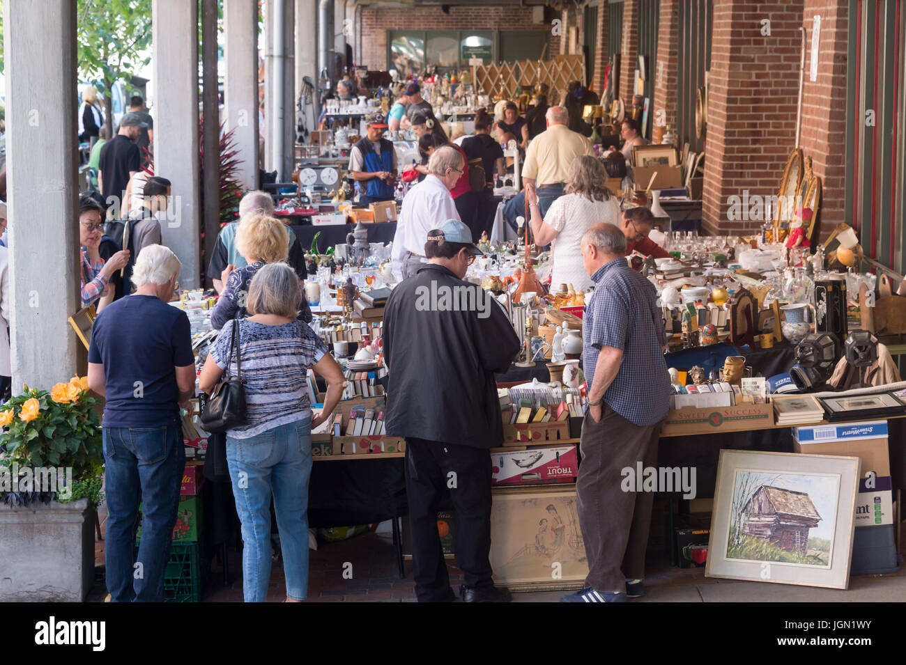 Toronto, Canada - 25 juin 2017 : Tous les dimanches et des ventes d'antiquités qui a lieu au marché du Saint-Laurent Banque D'Images