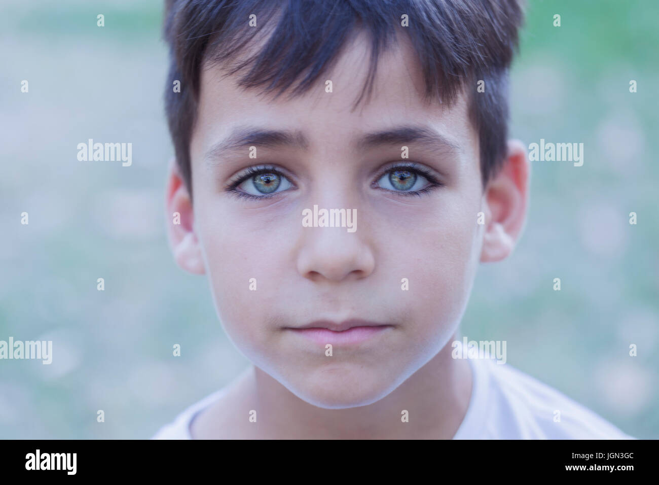 Garcon Avec De Beaux Yeux Verts Photo Stock Alamy