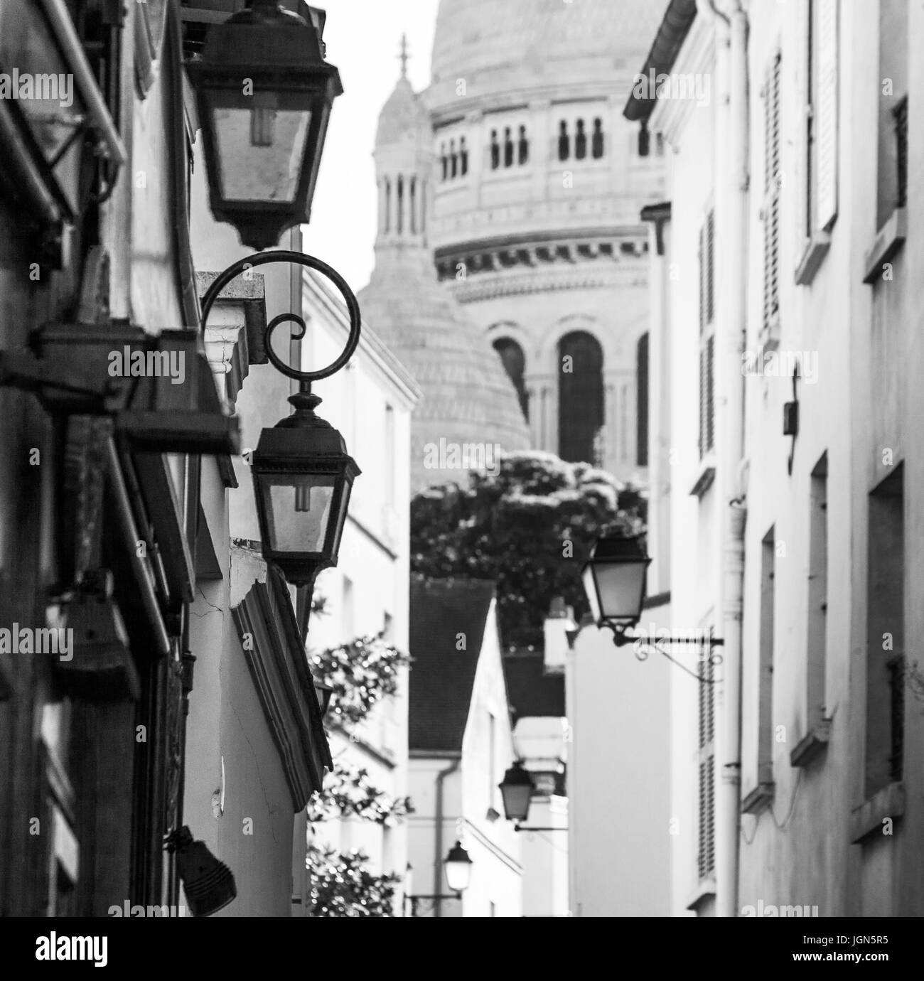 PARIS, FRANCE - 21 septembre 2012 : les rues étroites de Montmartre. 21 Septembre, 2012. Paris, France. Banque D'Images