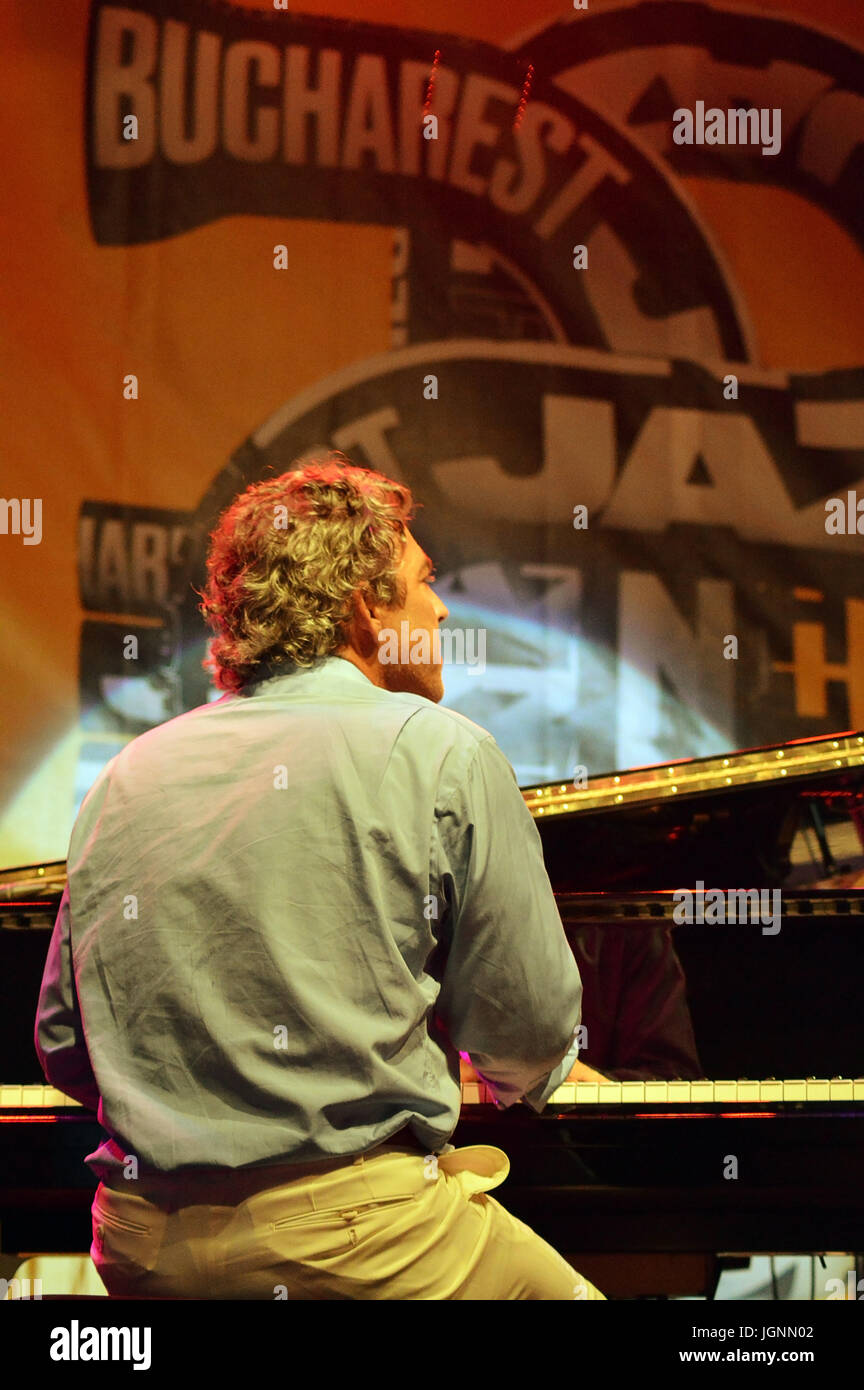 Bucarest, Roumanie. 08 juillet, 2017. Joey Calderazzo joue du piano, Branford Marsalis manchettes à Bucarest Jazz Festival 2017 Credit : Douglas MacKenzie/Alamy Live News Banque D'Images