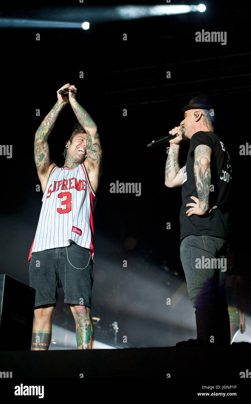 Rome, Italie. 08 juillet, 2017. JAX et FEDEZ en concert au rock des services postpayés à Rome dans la photo J AX et Fedez Crédit : IPA/Alamy Live News Banque D'Images